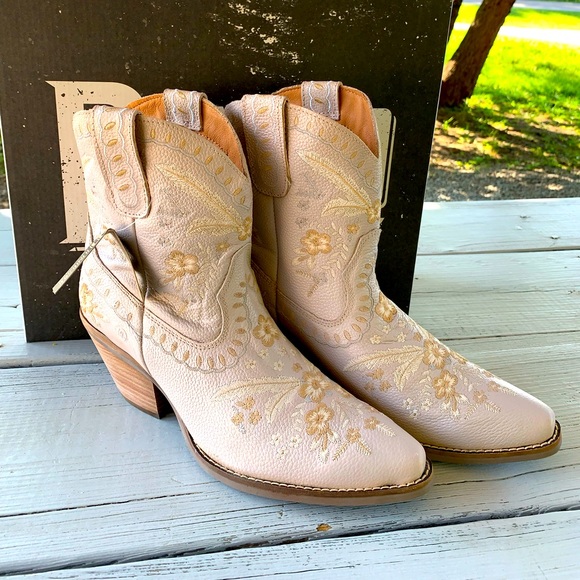 Women’s Sand Boots by Dingo - Picture 1 of 4